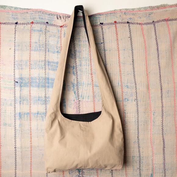 Khaki upcycled carhartt hobo bag - Picture 5 of 6